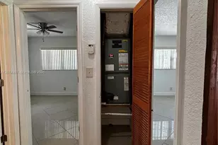 512 SW 10th St, Hallandale Beach, FL 33009 - Photo 11
