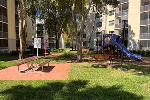 8120 Geneva Ct, Doral, FL 33166 - Photo 19