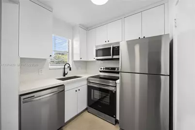 4933 Hollywood Blvd #202, Hollywood, FL 33021 - Photo 1