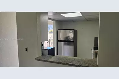 652 NW 3rd St #304, Miami, FL 33128 - Photo 3