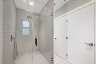 900 W 47th Ct, Miami Beach, FL 33140 - Photo 9