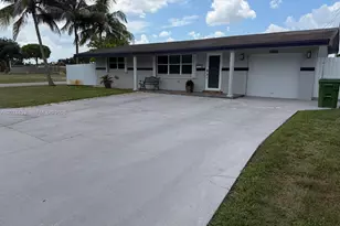 1000 NW 76th Terrace, Pembroke Pines, FL 33024 - Photo 1