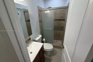 1000 NW 76th Terrace, Pembroke Pines, FL 33024 - Photo 9