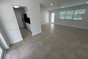 1000 NW 76th Terrace, Pembroke Pines, FL 33024 - Photo 7