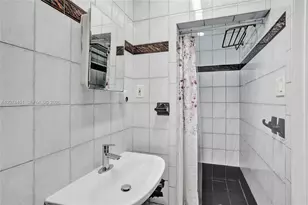 2 NE 160th St, Miami, FL 33162 - Photo 31