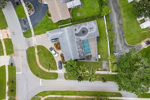 5561 SW 13th St, Plantation, FL 33317 - Photo 9