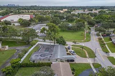 5561 SW 13th St, Plantation, FL 33317 - Photo 11