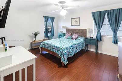 1108 NW 180th Ave, Pembroke Pines, FL 33029 - Photo 25