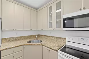 17255 SW 95th Ave, Palmetto Bay, FL 33157 - Photo 9