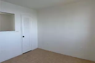 2910 Point E Dr, Aventura, FL 33160 - Photo 11