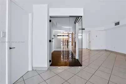 6423 Collins Ave #1702, Miami Beach, FL 33141 - Photo 15