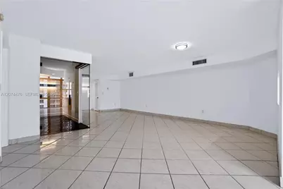 6423 Collins Ave #1702, Miami Beach, FL 33141 - Photo 9