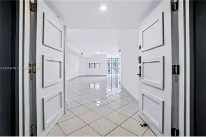 6423 Collins Ave #1702, Miami Beach, FL 33141 - Photo 5