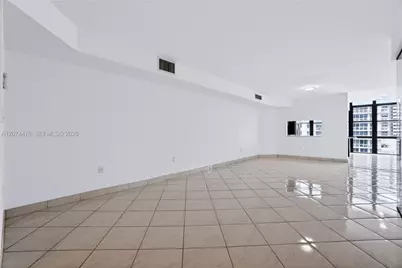 6423 Collins Ave #1702, Miami Beach, FL 33141 - Photo 7