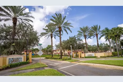 806 N Santa Catalina Cir, North Lauderdale, FL 33068 - Photo 3