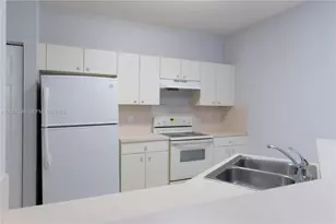 806 N Santa Catalina Cir, North Lauderdale, FL 33068 - Photo 5