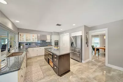 560 W Tropical Way, Plantation, FL 33317 - Photo 25