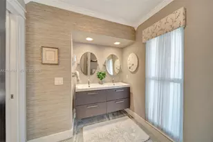 560 W Tropical Way, Plantation, FL 33317 - Photo 17