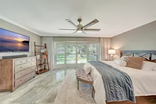 560 W Tropical Way, Plantation, FL 33317 - Photo 13