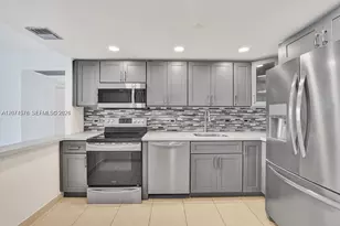 20505 E Country Club Dr, Aventura, FL 33180 - Photo 11