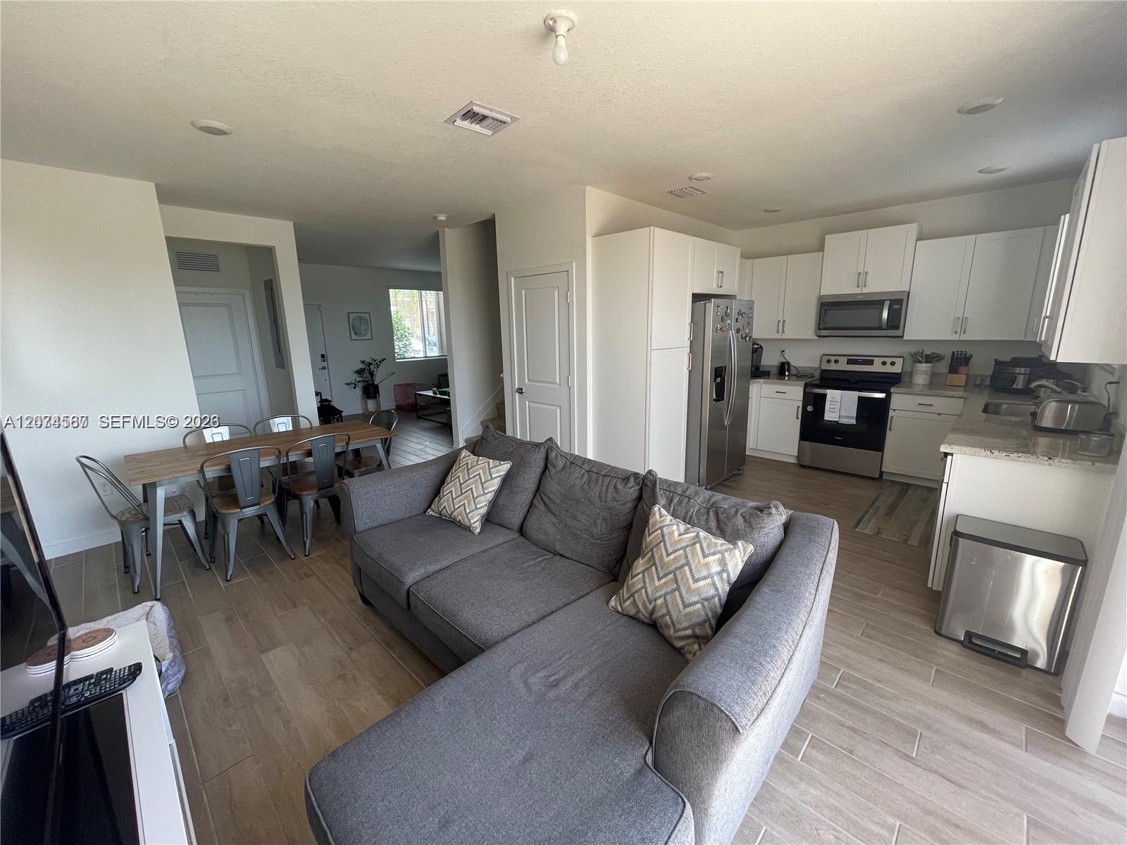 2346 SE 12th Ct - 2346 SE 12th Ct, Homestead, FL 33035 Luxury Property | Jose Angel Pina