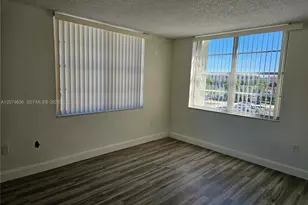 9320 Fontainebleau Blvd, Miami, FL 33172 - Photo 11