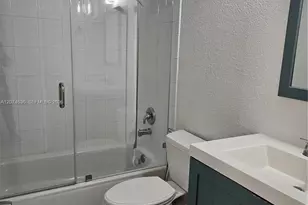 9320 Fontainebleau Blvd, Miami, FL 33172 - Photo 7
