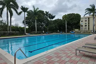 9320 Fontainebleau Blvd, Miami, FL 33172 - Photo 13