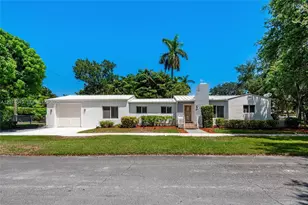 989 Eastward Dr, Miami Springs, FL 33166 - Photo 1