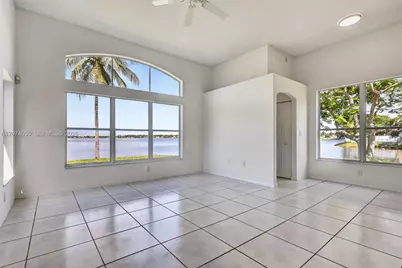 2342 NW 184th Ter, Pembroke Pines, FL 33029 - Photo 19