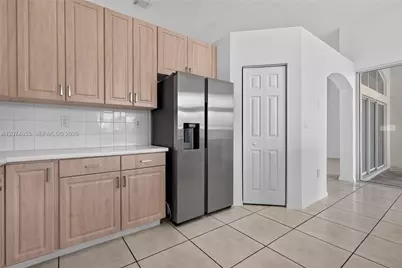 2342 NW 184th Ter, Pembroke Pines, FL 33029 - Photo 15