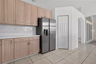 2342 NW 184th Terrace, Pembroke Pines, FL 33029 - Photo 15
