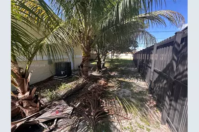 631 NW 37th Ave, Lauderhill, FL 33311 - Photo 25