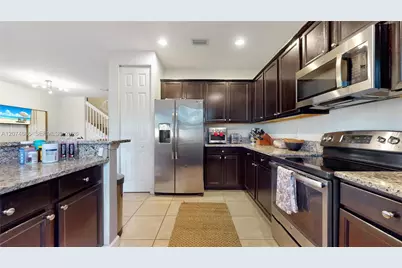 12365 S Village Cir, Davie, FL 33325 - Photo 7