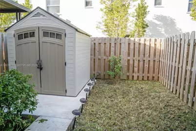2683 SE 19th St, Homestead, FL 33035 - Photo 15