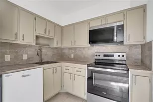 3401 N Country Club Dr, Aventura, FL 33180 - Photo 29
