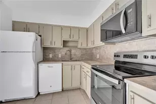 3401 N Country Club Dr, Aventura, FL 33180 - Photo 31