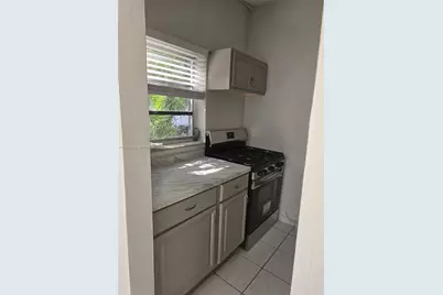 215 30th St #2, Miami Beach, FL 33140 - Photo 9