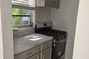 215 30th St, Miami Beach, FL 33140 - Photo 9