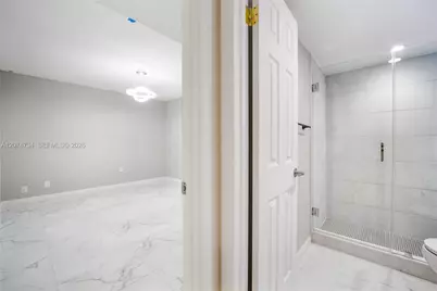 10000 NW 80th Ct #2102, Hialeah Gardens, FL 33016 - Photo 3