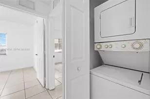 2429 W 78th St, Hialeah, FL 33016 - Photo 21