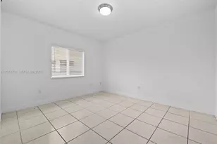 2429 W 78th St, Hialeah, FL 33016 - Photo 15