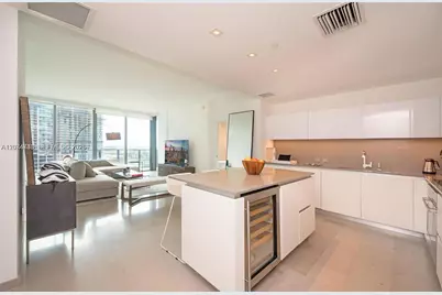 68 SE 6th St #1008, Miami, FL 33131 - Photo 15