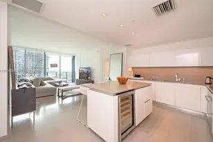 68 SE 6th St, Miami, FL 33131 - Photo 15