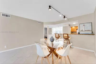 9811 N Hollybrook Lake Dr #103, Pembroke Pines, FL 33025 - Photo 9