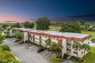 9811 N Hollybrook Lake Dr, Pembroke Pines, FL 33025 - Photo 3