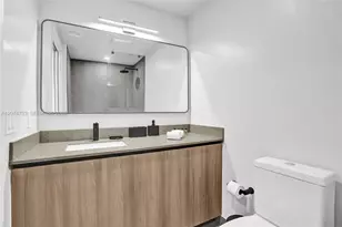 121 NE 5th St, Miami, FL 33132 - Photo 15