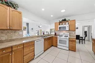 8641 NW 25th Ct, Sunrise, FL 33322 - Photo 5