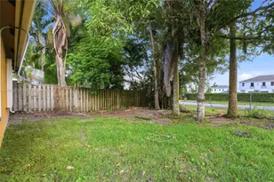 879 SW 10th St, Florida City, FL 33034 - Photo 19
