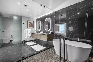 20 NE 11th St, Miami, FL 33132 - Photo 11